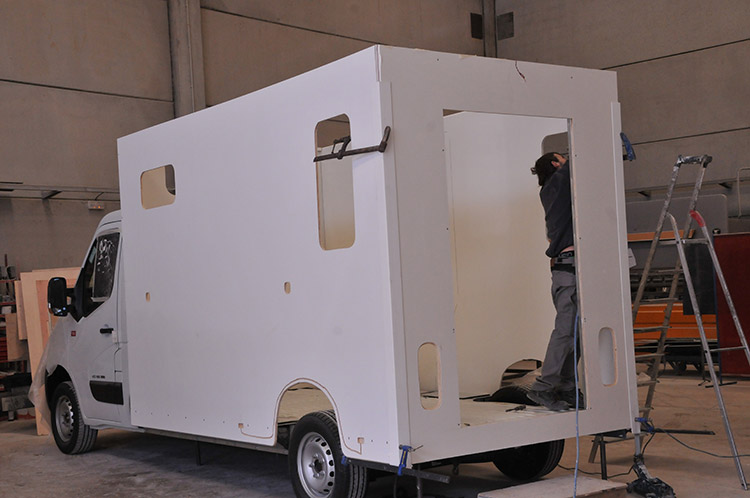 Carrosserie Ameline produce en Europa vehiculos para caballos de calidad